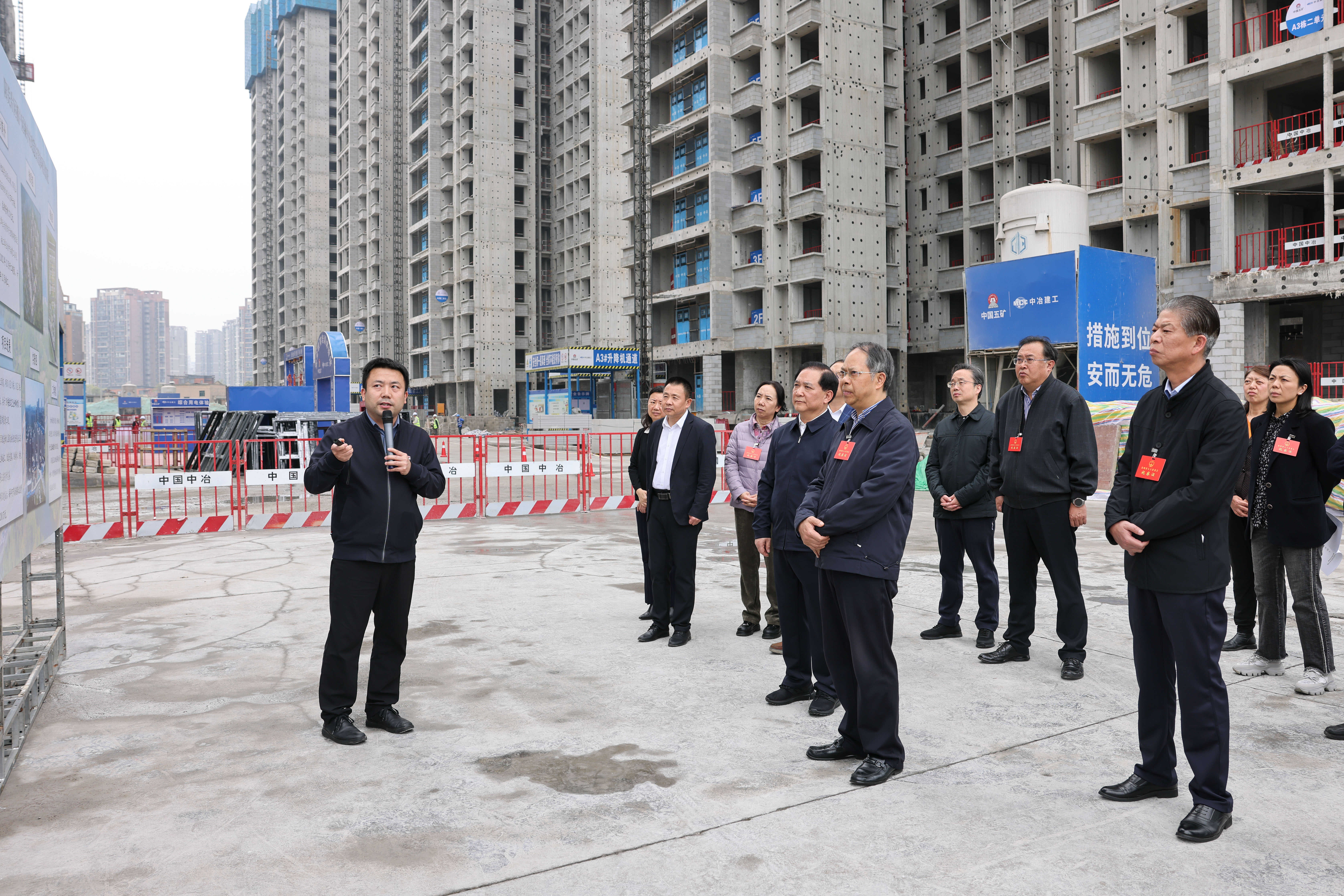 省人大常委會(huì)組織部分人大代表赴貴陽(yáng)市開(kāi)展安置房建設(shè)情況視察活動(dòng)